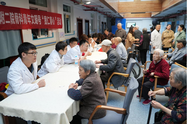 義診活動現場。重慶醫科大學附屬第二醫院供圖