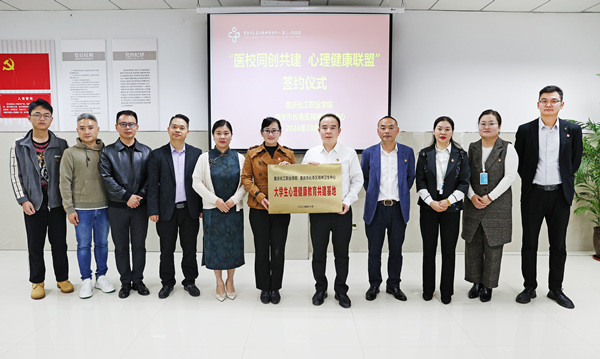 授牌儀式。李輝攝