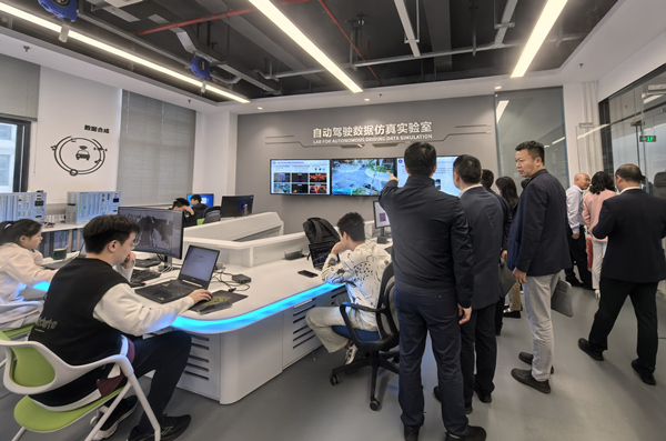 各單位參觀調研重慶大學國家卓越工程師學院。晏紅霞攝