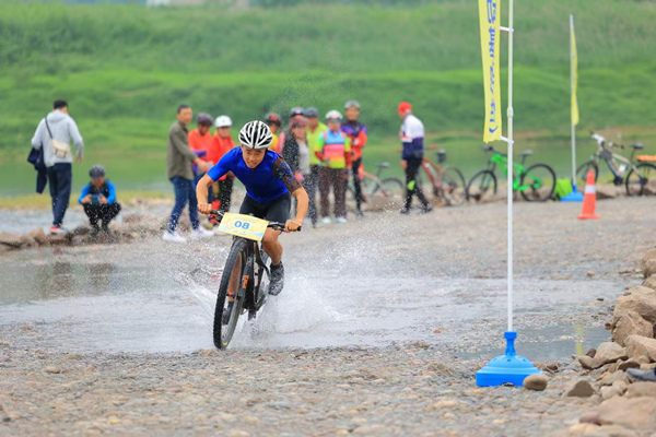 2024年重慶市珊瑚壩自行車越野挑戰賽比賽現場?；顒臃焦﹫D