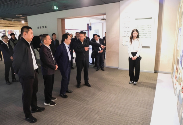 康騫一行參觀中國電信重慶公司文史館。重慶理工大學供圖