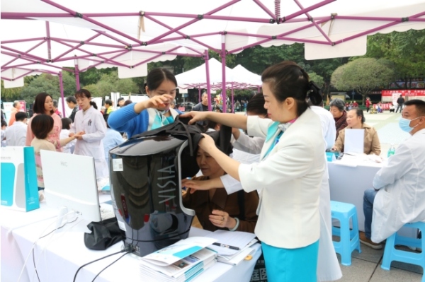 義診現場。重慶安琪兒婦產醫院供圖