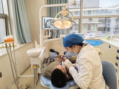 正畸治療現場。泰康拜博口腔供圖