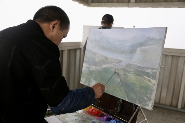 藝術家正在創作。景區供圖