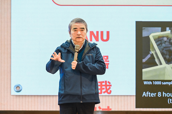 譚建榮院士作專題報告。重慶工程職業技術學院供圖