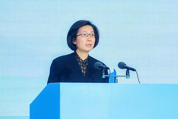 渝中區人民政府副區長陳平致辭。渝中區教委供圖