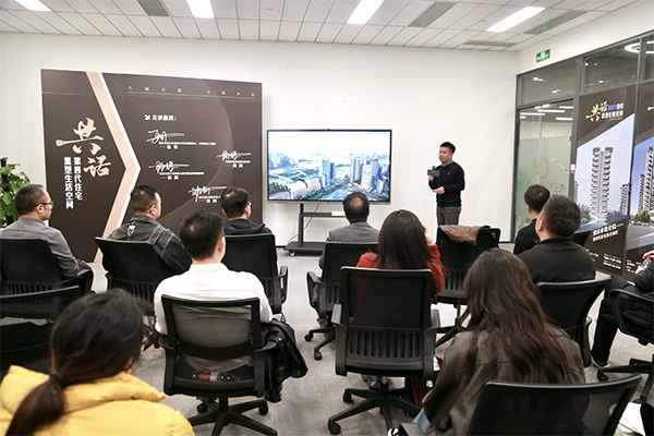 保億重慶品牌負責人暨保億御景潤府策劃負責人鄧劍。唐文蕤攝