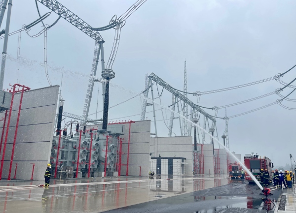 政企聯動火災應急實戰演練現場。國網重慶超高壓公司供圖