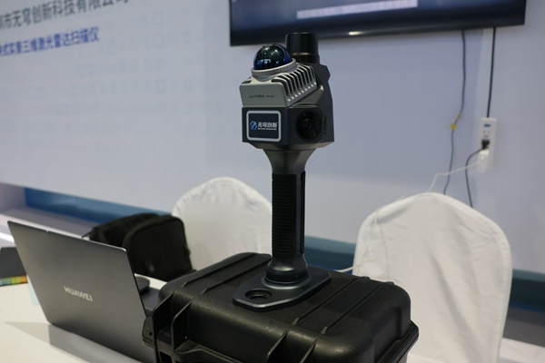 手持式實景三維激光雷達掃描儀。受訪者供圖