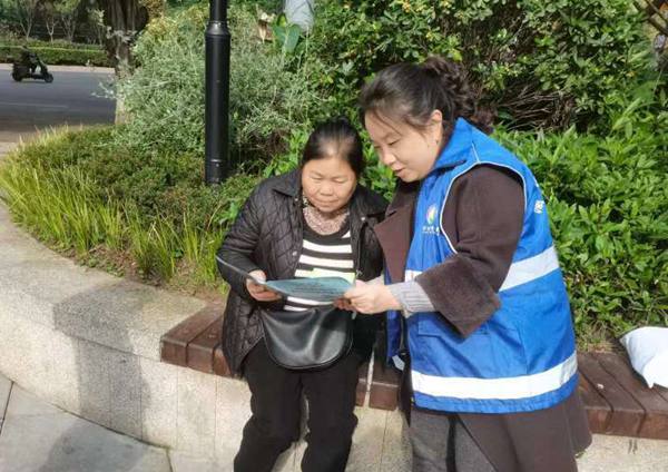 開展垃圾分類知識宣傳。受訪單位供圖