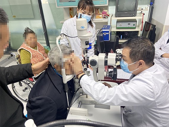 巡診現場。重慶普瑞眼科醫院供圖