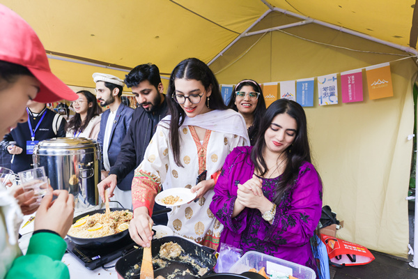 “世界風情展”現場。西南政法大學供圖