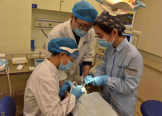 治療現場。泰康拜博口腔供圖