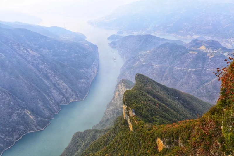 作為長江三峽的起點，奉節以白帝城、夔門、瞿塘峽等自然景觀名揚天下。重慶市美協供圖