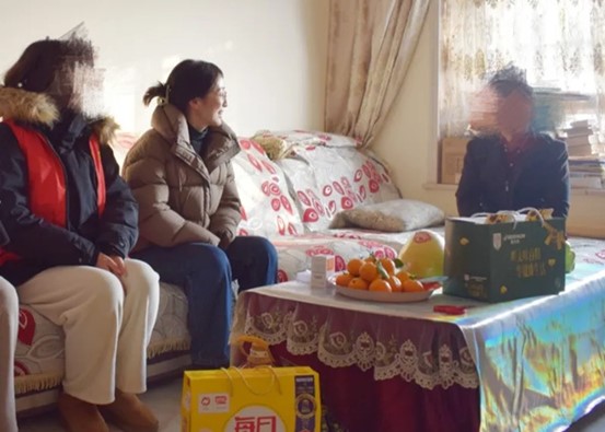 家訪活動現場。重慶迪邦皮膚病醫院供圖