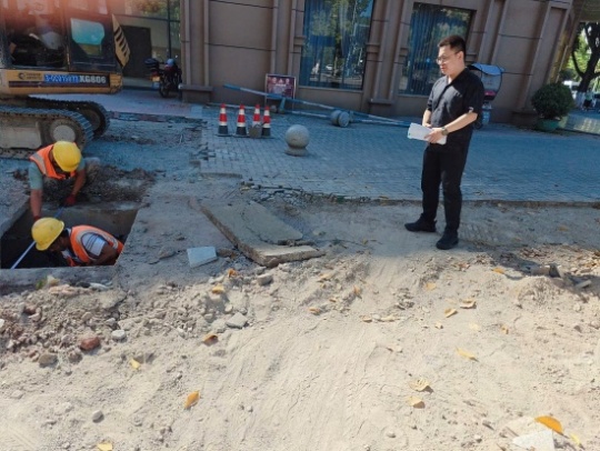 突擊隊成員現場指導施工。重慶設計集團有限公司市政設計研究院供圖