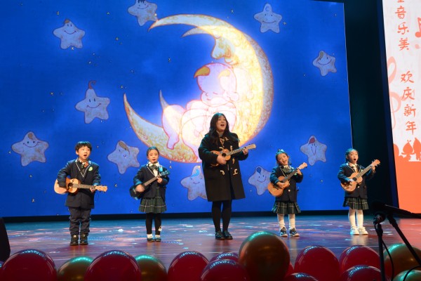 尤克里里《小星星》。渝中區蒙正幼兒園供圖