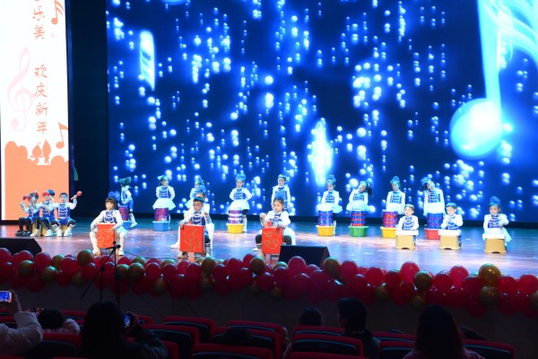 打擊樂《克羅地亞狂想曲》。渝中區蒙正幼兒園供圖