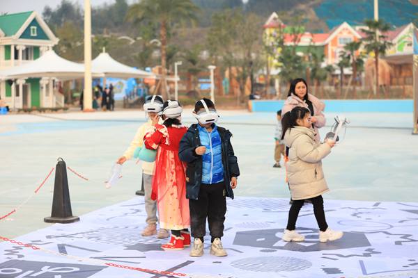 孩子們感受科技魅力?；顒又鬓k方供圖