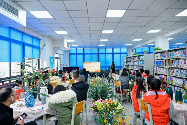 花藝育心課程體驗。渝北區和合家園小學校供圖