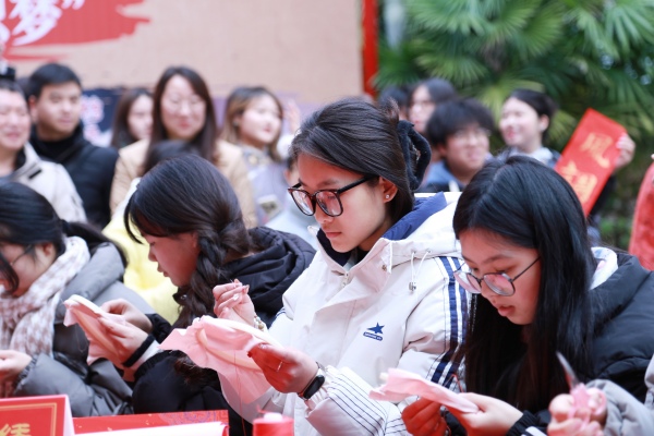 “涪州刺繡”體驗區。張源攝