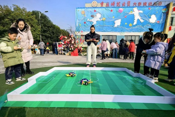 足球機器人。重慶師范大學附屬幼兒園供圖