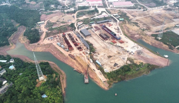 整改鎮江工業園區侵占河道岸線。豐都縣融媒體中心供圖