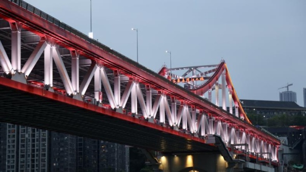 重慶市曾家巖嘉陵江大橋。重慶設計集團有限公司市政設計研究院供圖