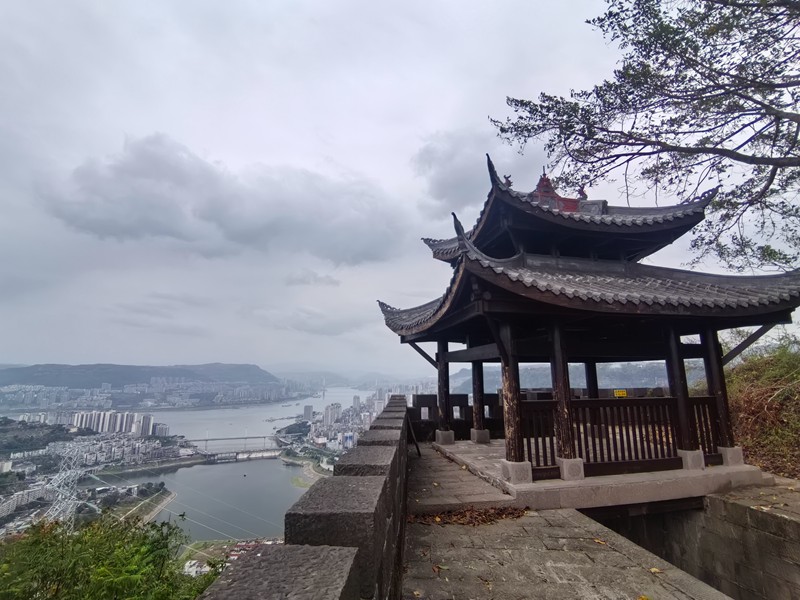 天生城風光。姚於攝 