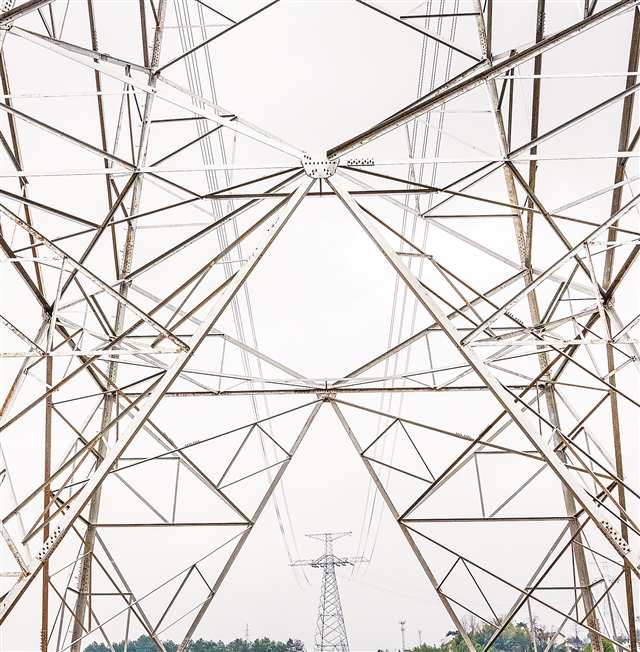 一月八日，“疆電入渝”哈密—重慶±800千伏特高壓直流輸電線路工程（重慶段）全線貫通。記者 張錦輝 攝\視覺重慶