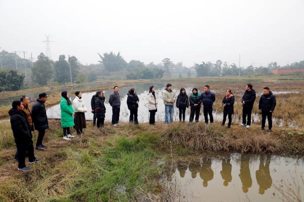 榮昌區“送課進基層”活動走進清升鎮培訓稻蝦種養技術。覃倫攝