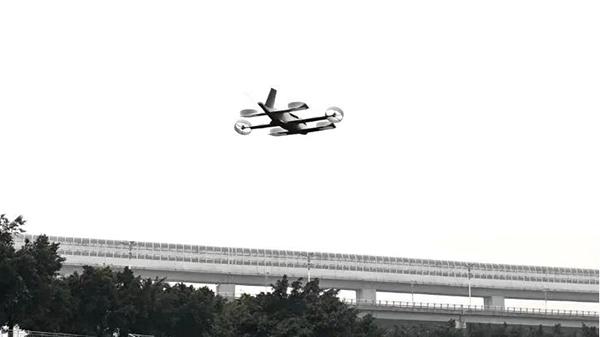 卓越3號明月湖成功首飛。兩江協同創新區供圖