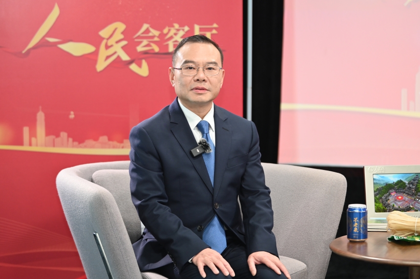 陳清松做客“人民會客廳——2025重慶兩會高端訪談”。鄒樂攝