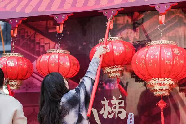 重慶十八梯傳統風貌區打燈籠。重慶十八梯傳統風貌區供圖