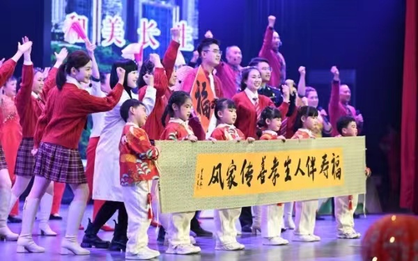 迎新春文藝聯歡會現場。王雄攝