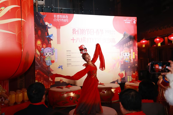 蛇年新春活動亮燈儀式活動現場。十八梯供圖