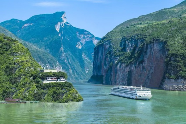 黃金游輪過瞿塘峽。黃金游輪供圖