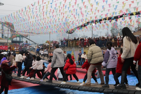 游客在景區游玩。景區供圖