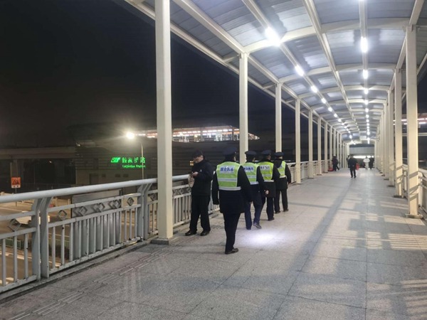 開展城市管理秩序執法專項行動工作。重慶高新區綜合執法局供圖