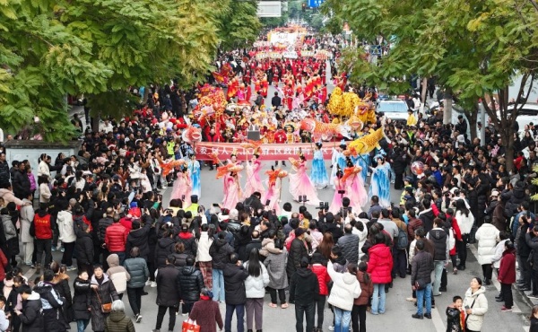 巡游活動現場。重慶市萬靈山旅游開發集團有限公司供圖