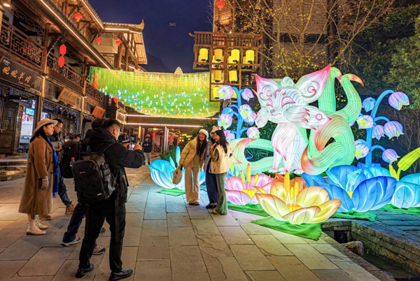 金佛山天星小鎮燈會。景區供圖