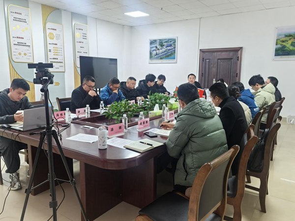 “村村旺”召開2025年大春種植啟動會議?！按宕逋惫﹫D