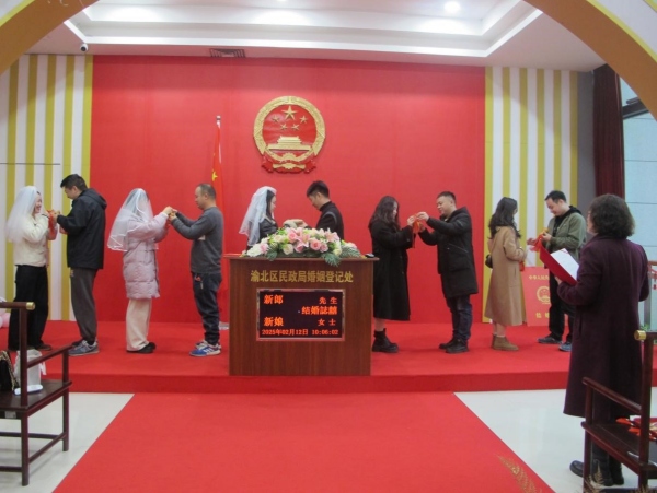 宣誓領取結婚證現場。吳光霞攝