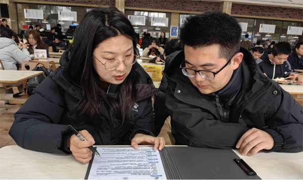 “簡歷問診”公益服務。西南大學供圖