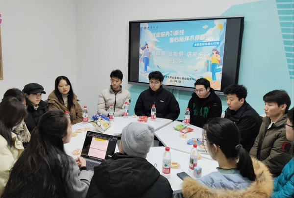 為學生提供集中就業指導。西南大學供圖