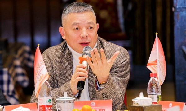 物流園商會會長邱紅陽發言。沙坪壩區國際物流樞紐園商會供圖