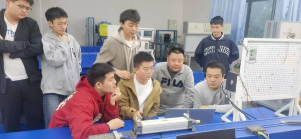 產業學院實踐。重慶科技大學機械與智能制造學院供圖