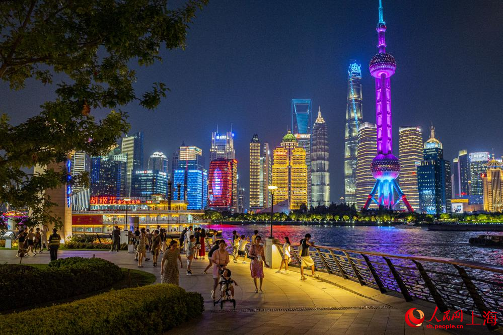 黃浦江畔，夜景迷人。 人民網記者 王初攝