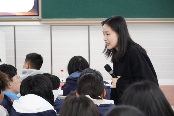 聽說課展示。重慶一中供圖