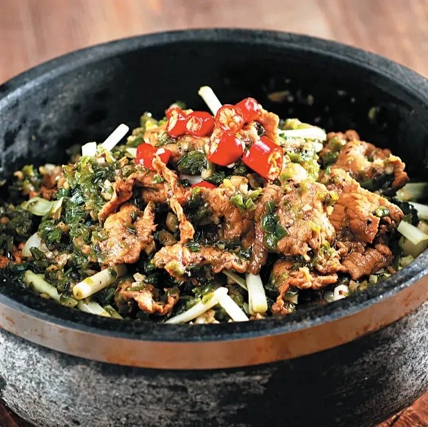 茨竹燒椒牛肉煲。渝北區商務委供圖